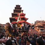 Biska Jatra – didžiausias Bhaktapuro festivalis. Milžiniško vežimo virvės, jėga ir simbolinė gėrio pergalė prieš blogį.