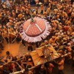 Sindur Jatra – spalvos, muzika ir palaiminimai. Kartą per metus miestas tiesiog sprogsta gyvybe.